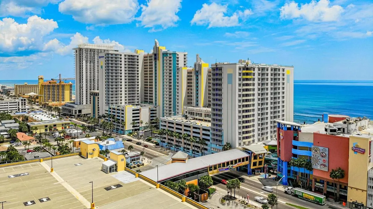 Vacation In Comfort And Luxury - 3 Bedroom Direct Oceanfront - Wyndham Ocean Walk Resort 2425 Daytona Beach Apartment