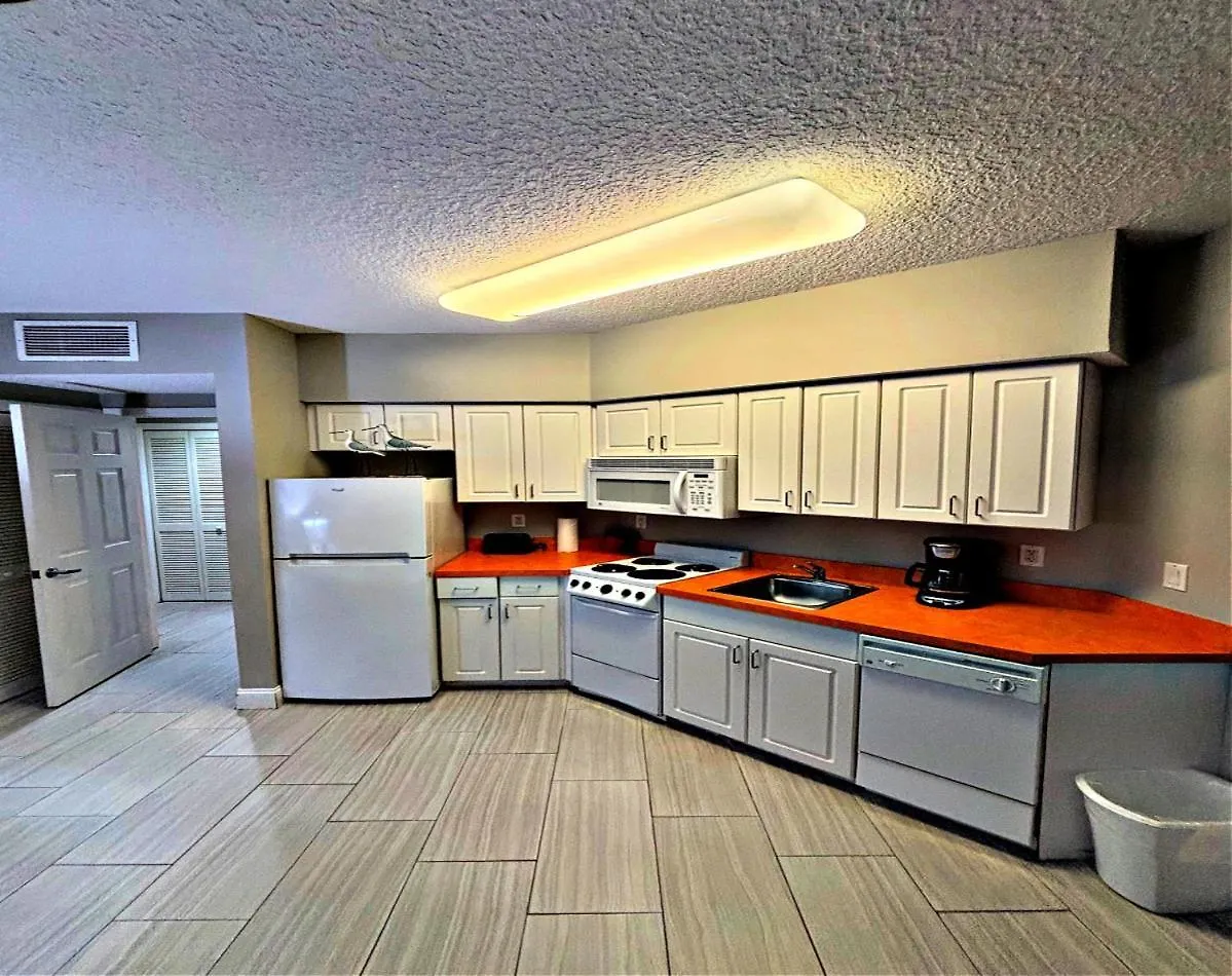 Vacation In Comfort And Luxury - 3 Bedroom Direct Oceanfront - Wyndham Ocean Walk Resort 2425 Daytona Beach